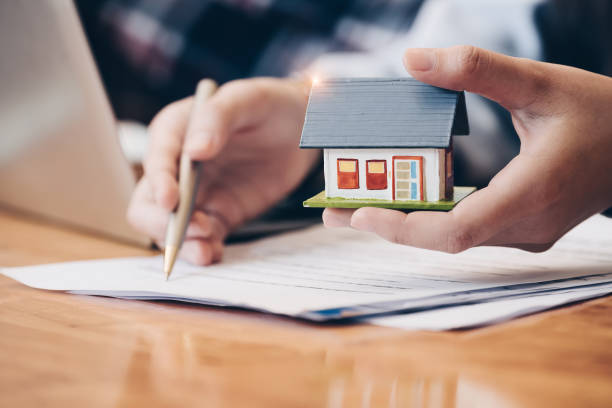 Comment se déroule la résiliation du contrat d’assurance habitation lors d’une vente immobilière ?