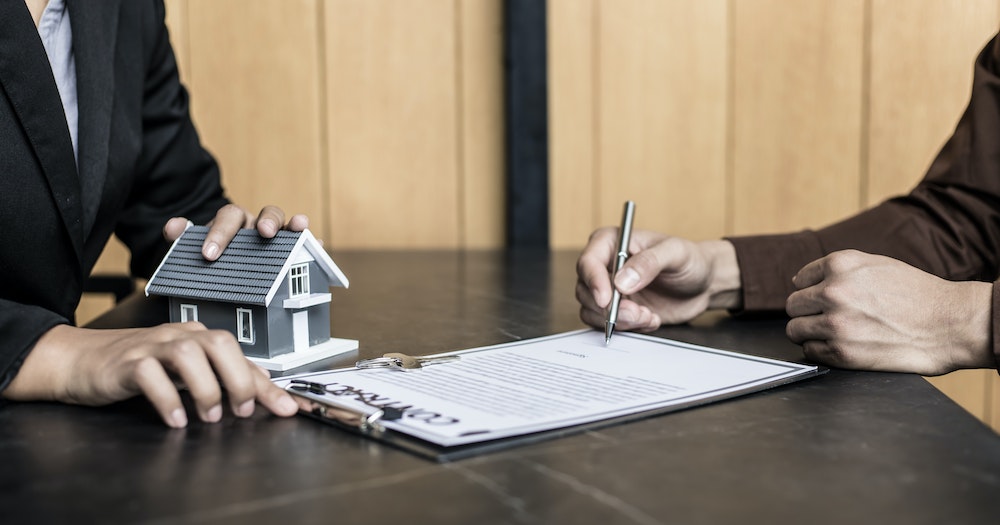 Naviguer dans le processus de résiliation d'un contrat d'assurance en cours d'année