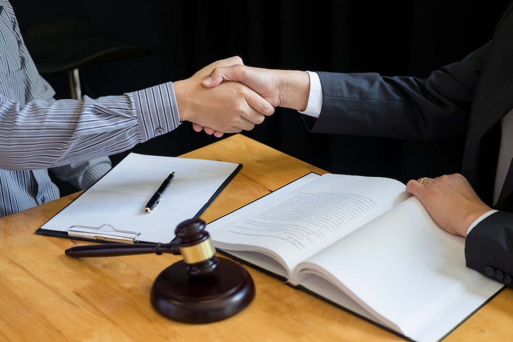 La lettre de mise en demeure: un outil juridique essentiel pour protéger vos droits