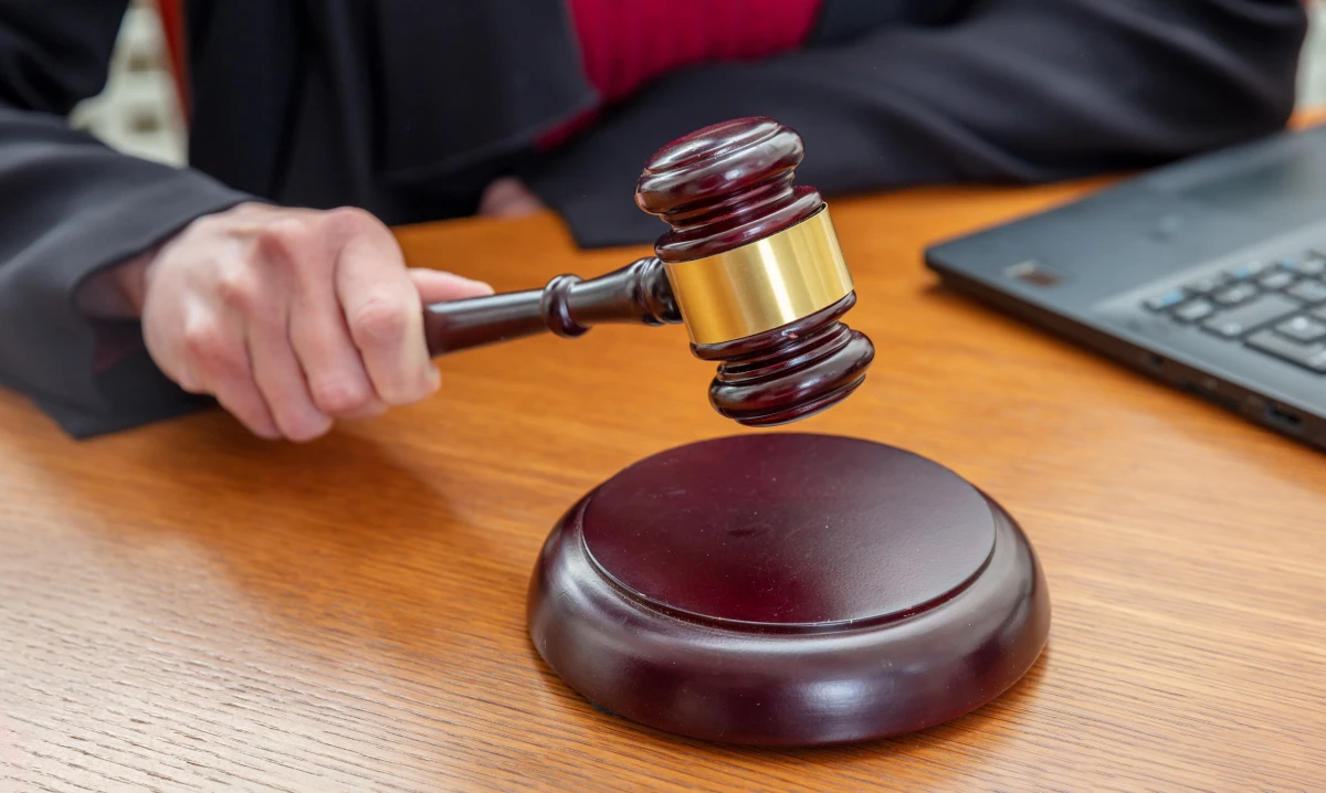 Les enjeux juridiques du droit de la concurrence à l'ère numérique : défis et perspectives