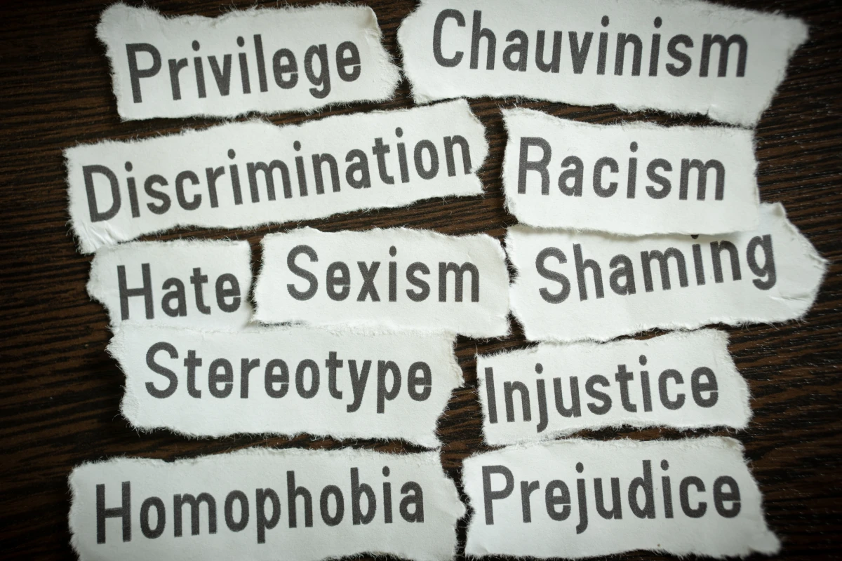 La lutte contre la discrimination s'intensifie : quelles sanctions pour les contrevenants ?